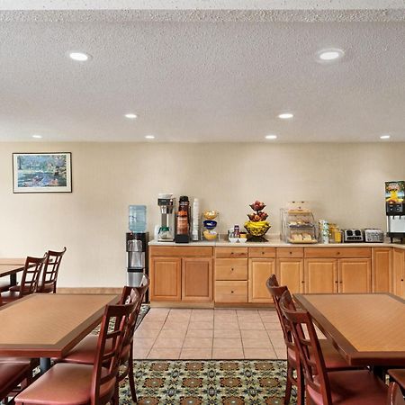 The Cayuga Inn At The Finger Lakes Auburn Exterior photo