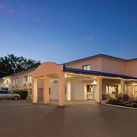 The Cayuga Inn At The Finger Lakes Auburn Exterior photo