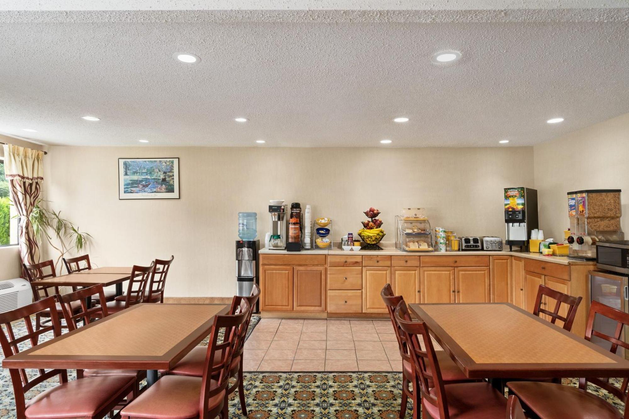 The Cayuga Inn At The Finger Lakes Auburn Exterior photo