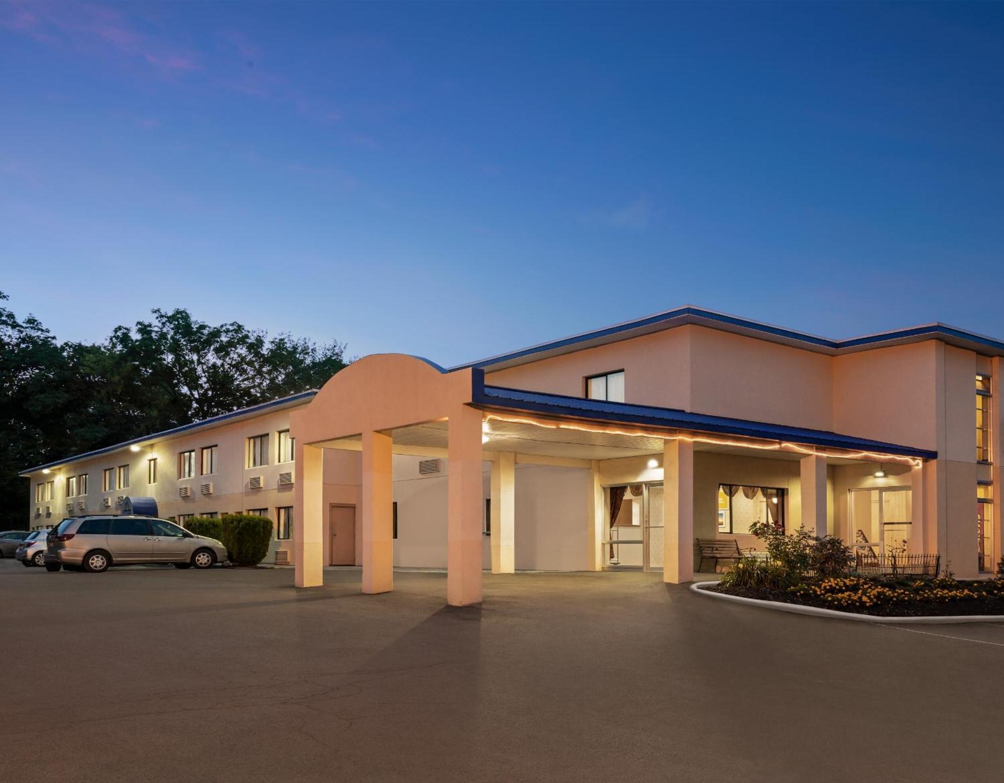 The Cayuga Inn At The Finger Lakes Auburn Exterior photo