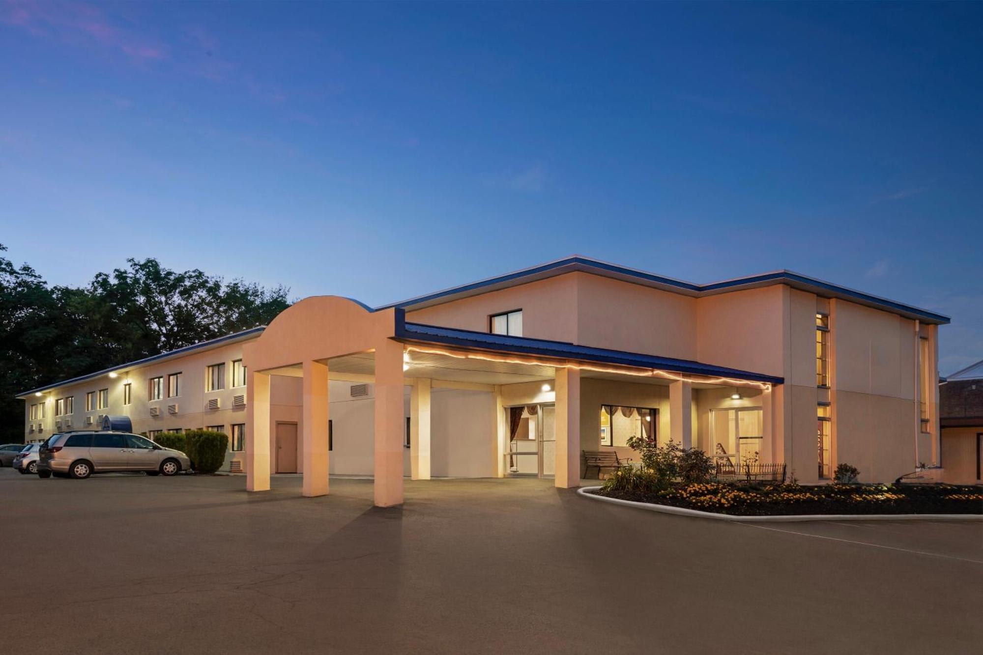 The Cayuga Inn At The Finger Lakes Auburn Exterior photo